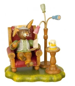 Lapin De Paques En Bois Grand-Père Dans Un Fauteuil