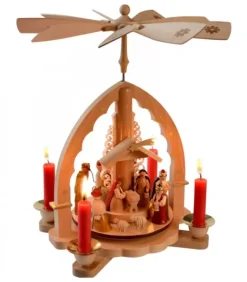 Pyramide A 4 Bougies En Bois Pour Un Noël Traditionnel