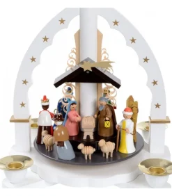 Pyramide Allemande Avec Crèche De Noël Blanche