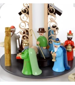 Pyramide Allemande Avec Crèche De Noël Blanche