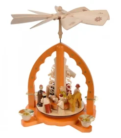 Pyramide De Noël Allemande Avec Une Arche Couleur Ocre